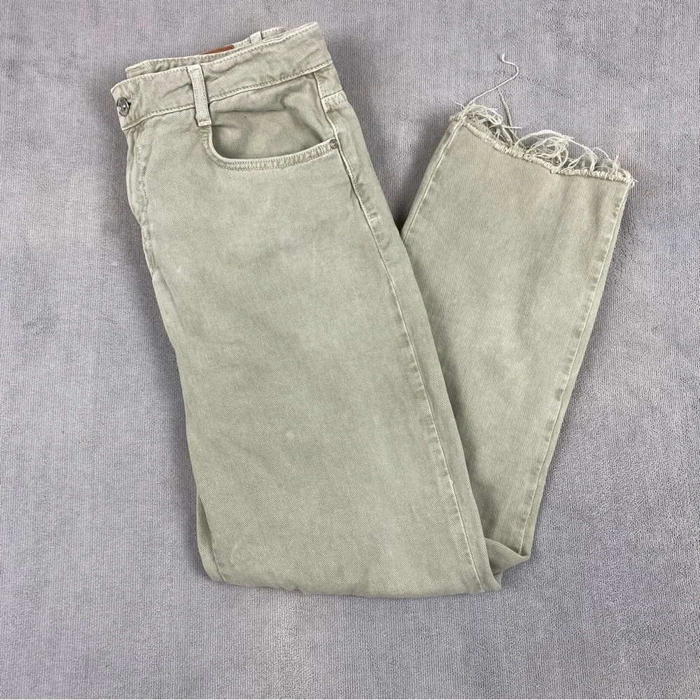 Zara Denim Jeans women Size 8 US. Light Sage Green Distressed Crop Raw Hem